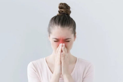 Nghẹt mũi là dấu hiệu thường gặp ở người viêm xoang