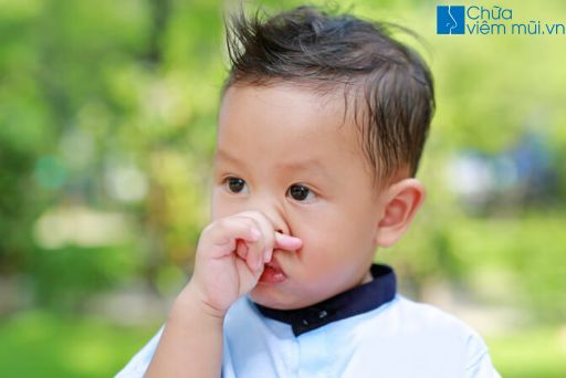 Trẻ thường bị nghẹt mũi khi nhiễm trùng, di ứng