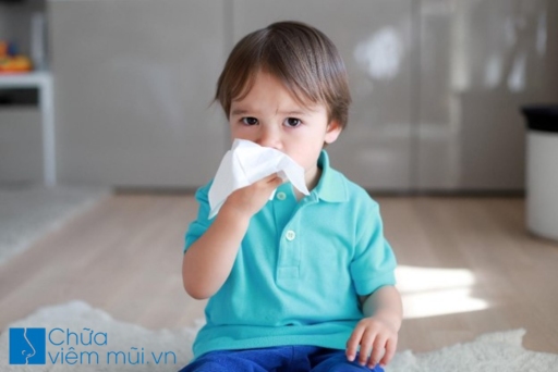 Trẻ bị nghẹt mũi khi mắc các bệnh lý viêm đường hô hấp trên