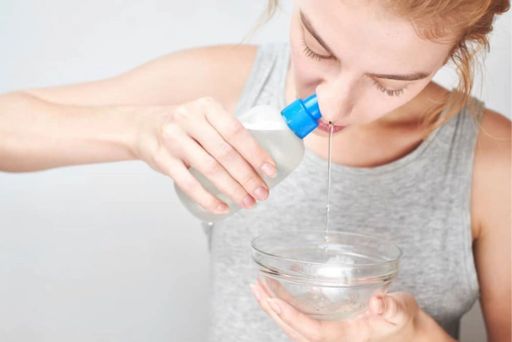 Rửa mũi bằng dung dịch nước muối giúp phòng ngừa bệnh hô hấp