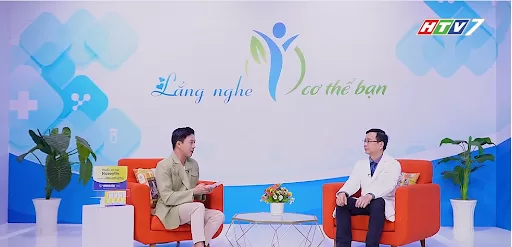 ​ Chuyên gia Nguyễn Minh Hảo Hớn - Trưởng khoa Mũi xoang bệnh viện Tai mũi họng Tp.HCM chia sẻ trong chương trình Lắng nghe cơ thể bạn (Ảnh cắt từ chương trình)