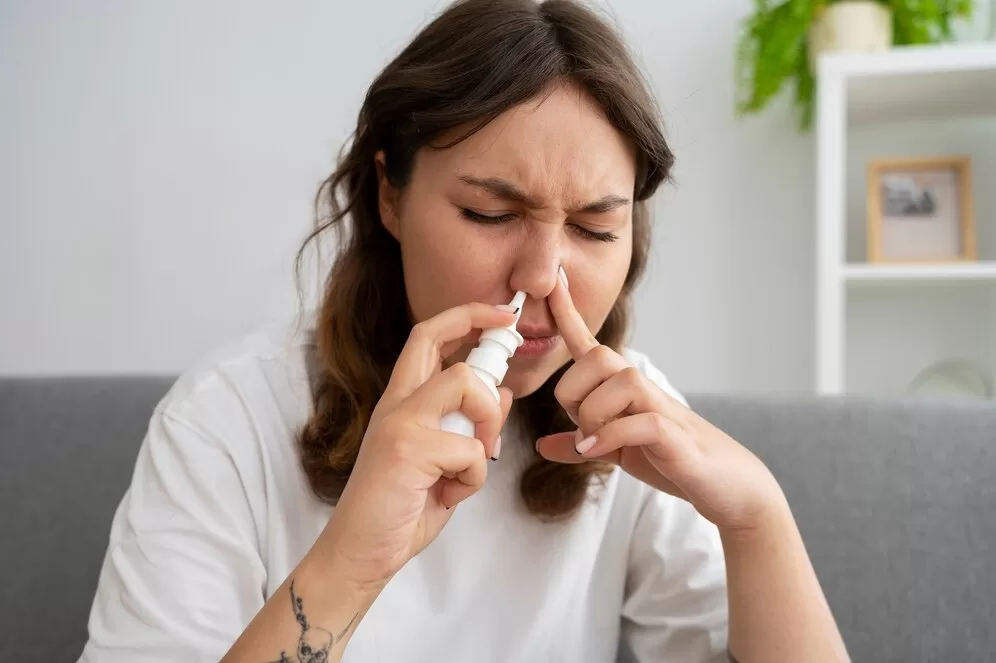Đừng để nghẹt mũi về đêm khiến bạn mất ngủ Các thuốc xịt mũi có thể được sử dụng khi nghẹt nặng