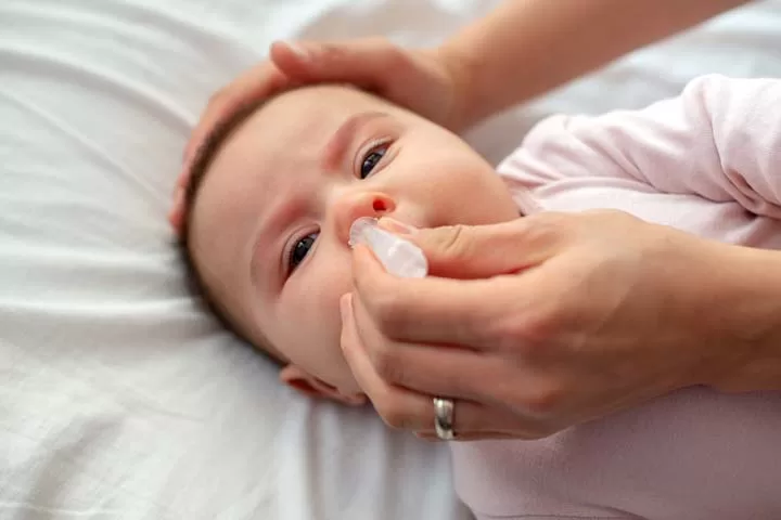 Có nên vệ sinh mũi hàng ngày không? Cần chú ý trong quá trình vệ sinh mũi để đảm bảo an toàn