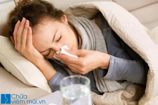 ​ Bệnh viêm mũi cấp tính thường do nhiễm khuẩn, virus