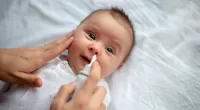Chuẩn bị dụng cụ vệ sinh mũi cần thiết, phù hợp cho bé dưới 1 tuổi