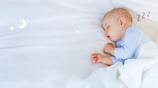 Trẻ bị nghẹt mũi có nên nằm điều hòa không? Không nên để trẻ nằm điều hòa với quần áo quá mỏng hoặc để hở bụng, ngực