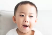 Trẻ bị sổ mũi kéo dài: nguyên nhân và cách xử lý hiệu quả