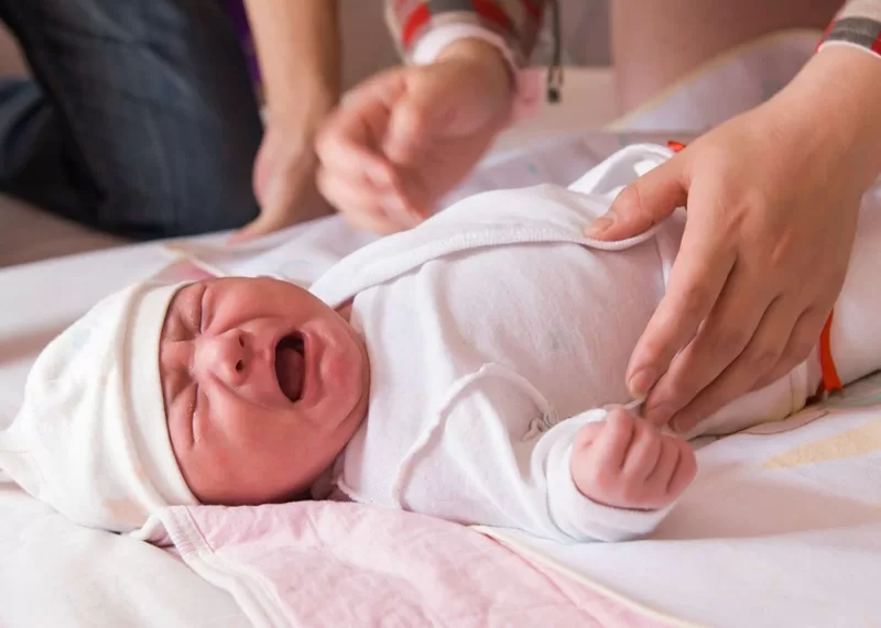 Chữa sổ mũi cho trẻ sơ sinh: Giải pháp an toàn và hiệu quả mẹ nên biết Cần lưu ý trong quá trình vệ sinh, chăm sóc trẻ bị sổ mũi