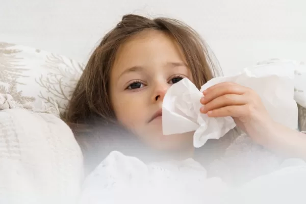 Mùa đông hanh khô khiến cho mũi dễ bị kích ứng và viêm nhiễm