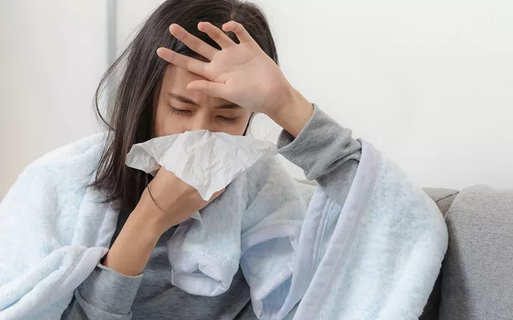 Cách chữa nghẹt mũi khi bị cảm cúm hiệu quả nhất! Niêm mạc sung huyết, tăng tiết dịch gây nghẹt mũi khi bị cảm