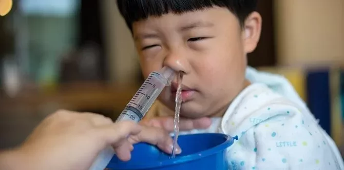 xịt rửa mũi bằng dung dịch nước muối sinh lý