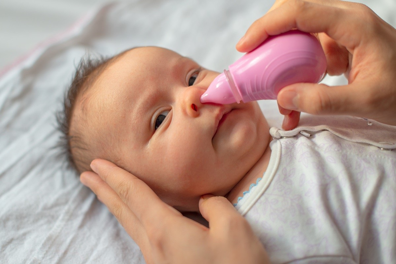 Xịt mũi chống nghẹt mũi cho trẻ: Loại nào phù hợp với con bạn?
