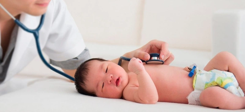Nếu trẻ vẫn nghẹt mũi, khó thở sau vài ngày nên tham khảo ý kiến bác sĩ