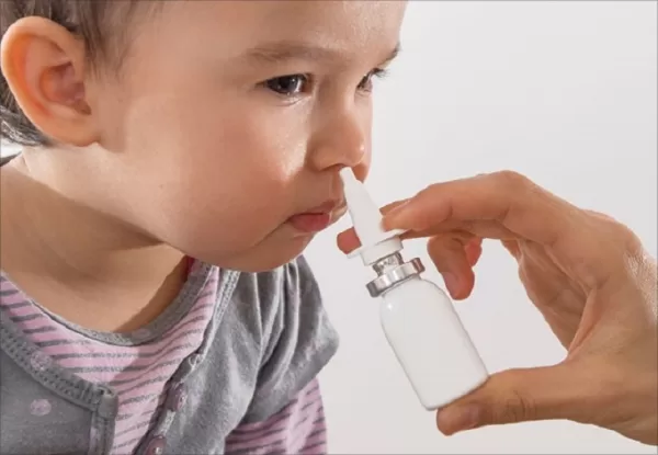 Trẻ sơ sinh có nên dùng thuốc xịt mũi không