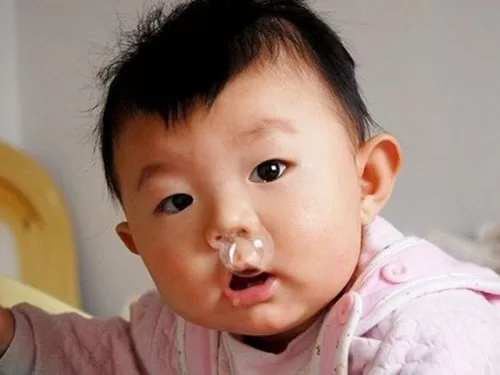 Bé bị nghẹt mũi, sổ mũi, chảy nhiều dịch nhầy