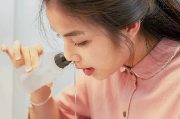 Nên lựa chọn bình có chất liệu an toàn, dễ sử dụng, dung tích vừa phải