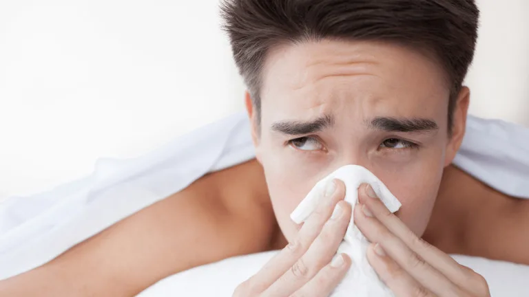 Nghẹt mũi là biểu hiện thường gặp ở viêm xoang cấp
