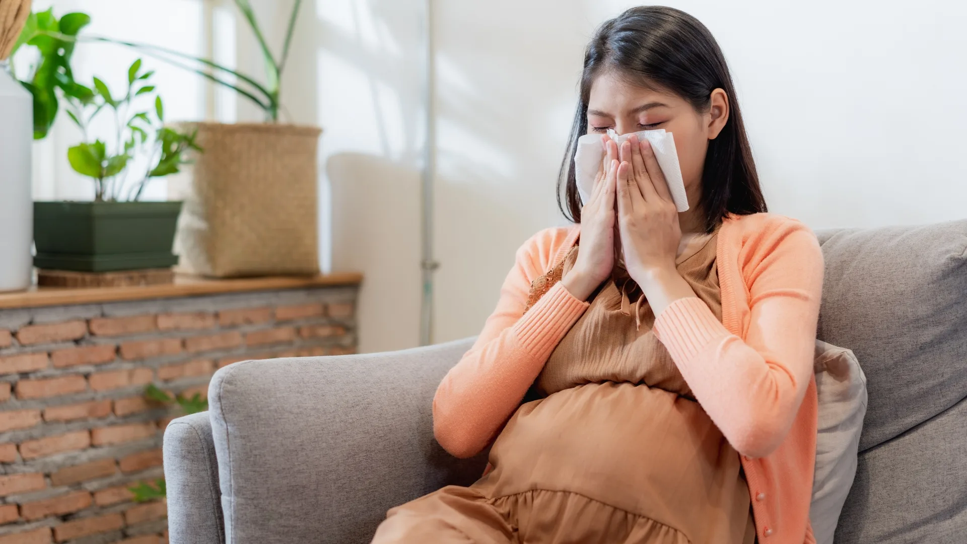 Nghẹt mũi bà bầu: Nguyên nhân thường gặp và cách xử lý an toàn cho mẹ và bé Cần đi khám nếu triệu chứng không cải thiện