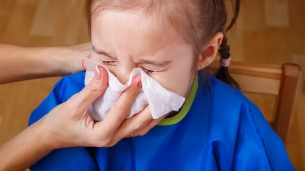 Trẻ sổ mũi thường do viêm đường hô hấp