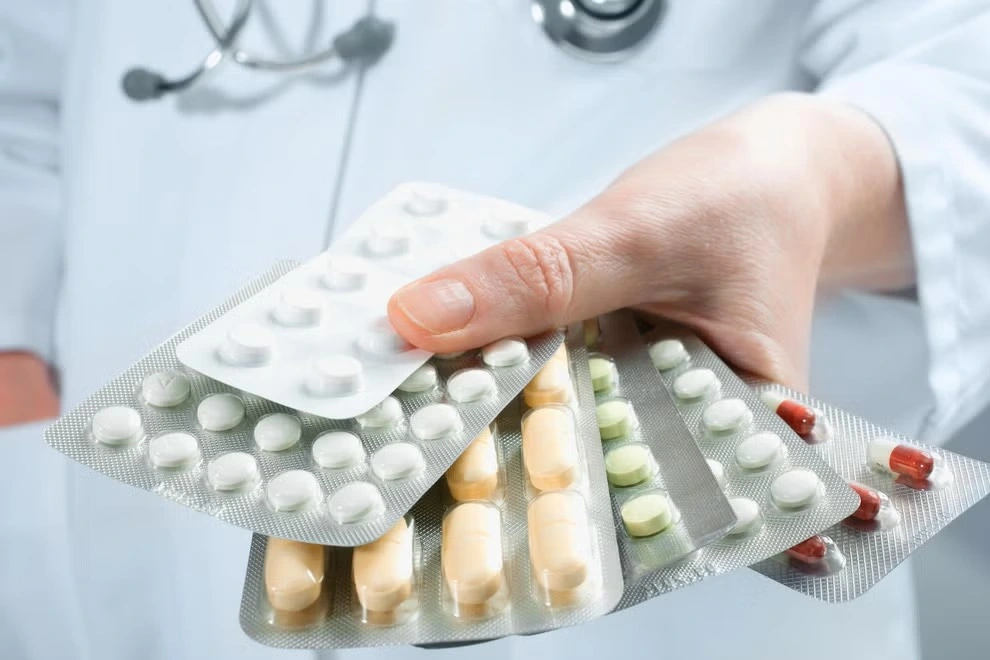 Sổ mũi có cần uống thuốc không? Khi nào cần dùng thuốc và khi nào không? Việc sử dụng thuốc là cần thiết khi ảnh hưởng đến cuộc sống